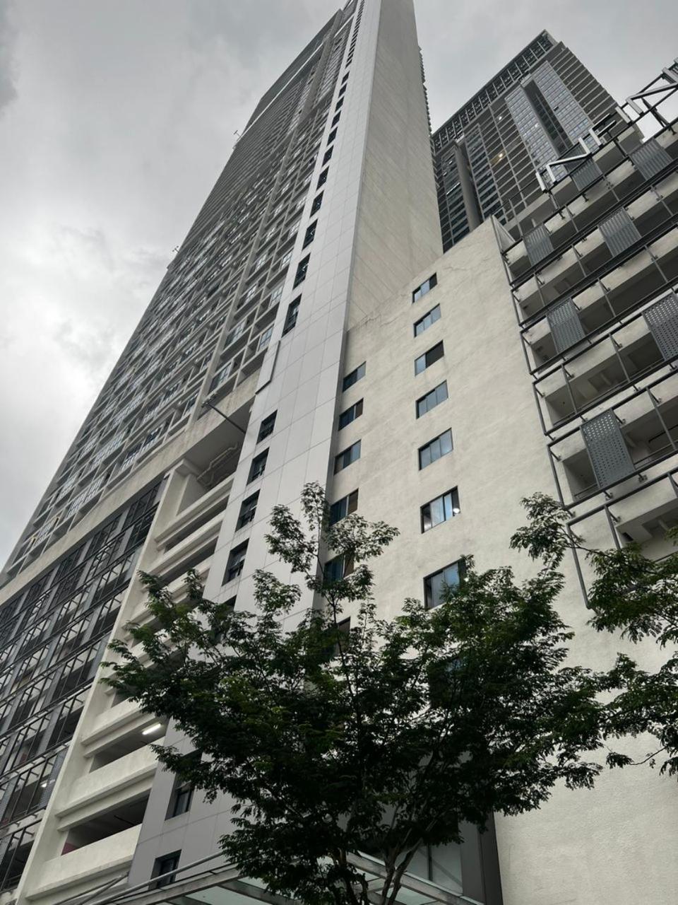 Appartamento The Colony Klcc View By Nzv Kuala Lumpur Camera foto
