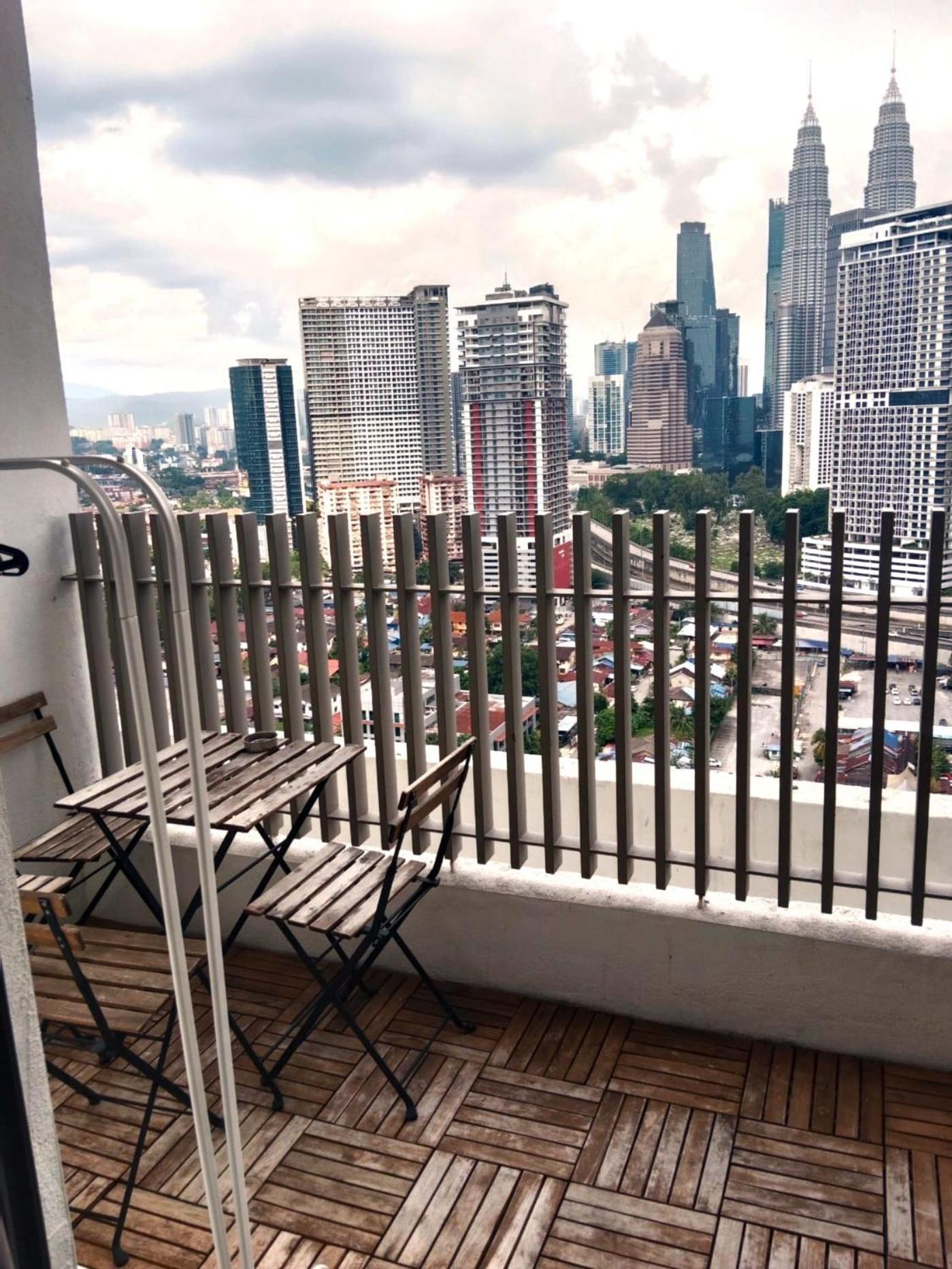 Appartamento The Colony Klcc View By Nzv Kuala Lumpur Esterno foto
